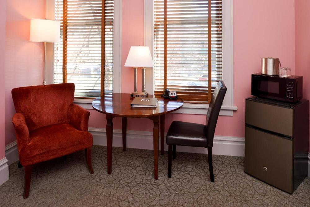 Queen Suite interior